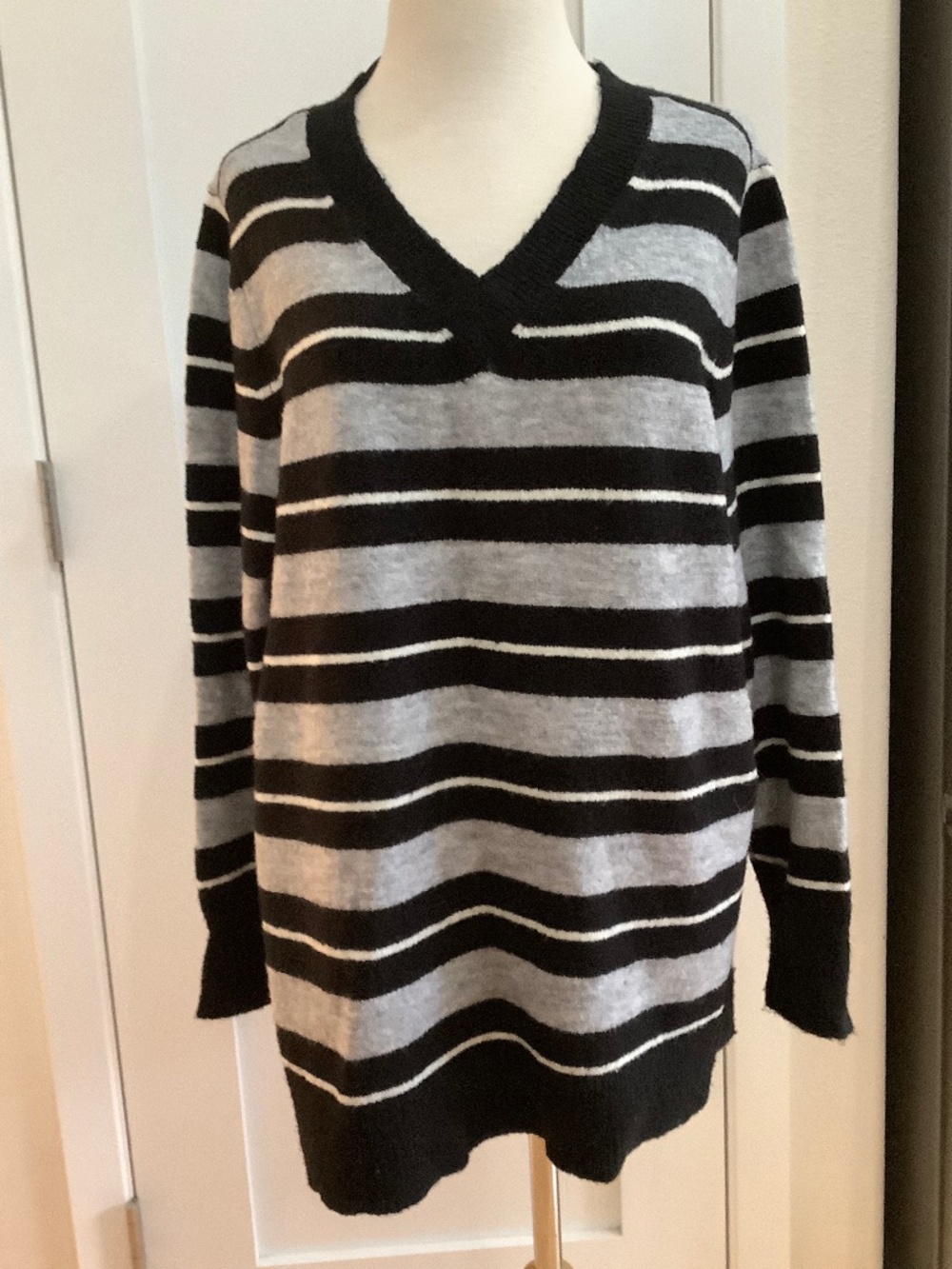 Lane Bryant V-Neck Striped Sweater Size 14/16